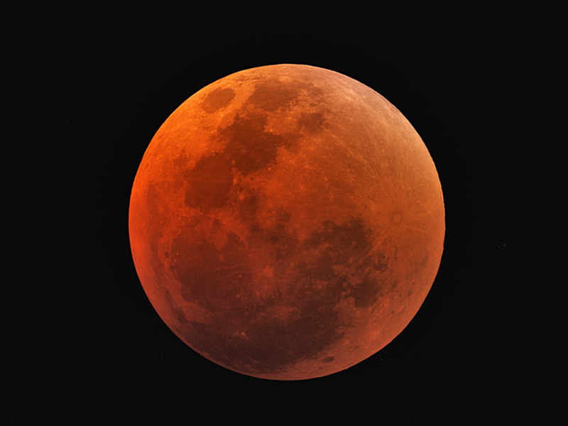 MoonEclipse80ED17x1sec800ISO28Aug07DarkedRegistaxSingleWavedWeb800.jpg (95550 bytes)